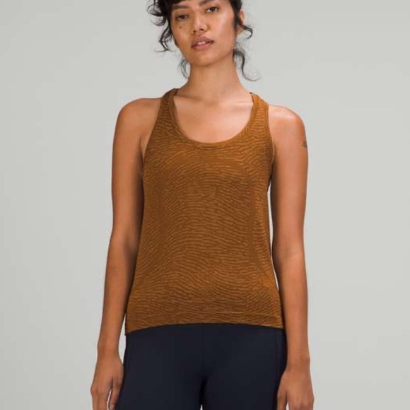 Lululemon Swiftly Tank in Heathered Slate - Picture 2 of 4